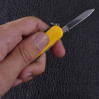 Нож складной, мультитул Victorinox Classic SD (58мм, 7 функций), желтый 0.6223.8